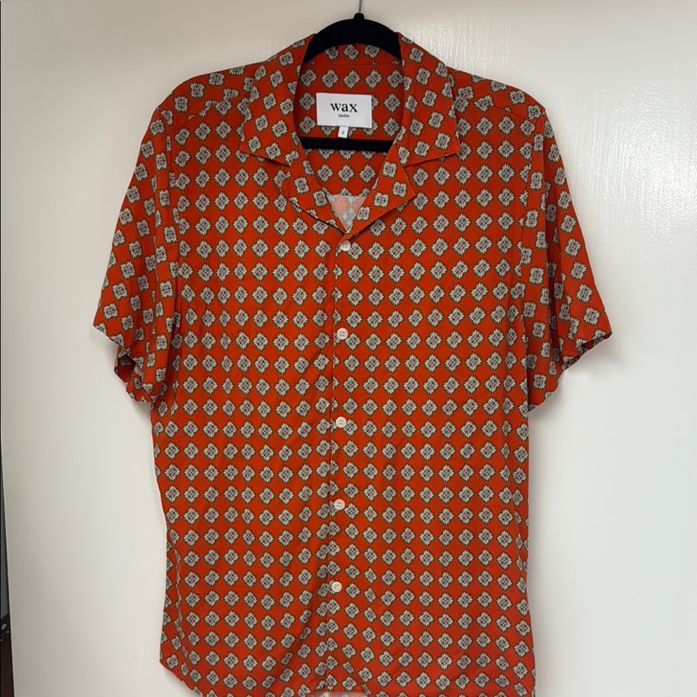 Casual Orange and White Button Down Shirt with Retro Pattern